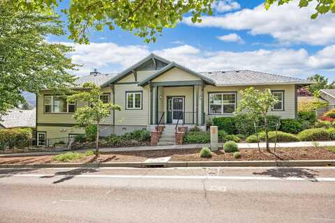 877 N Mountain Avenue, Ashland, OR 97520