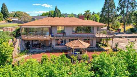 1305 Wineteer Lane, Grants Pass, OR 97527