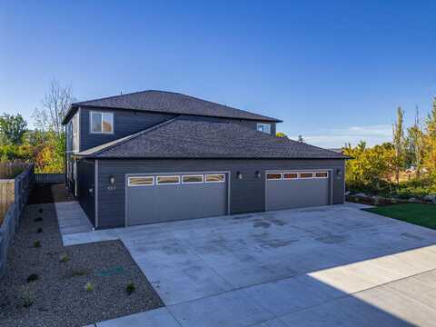 557 Nicholas Lee Drive, Medford, OR 97501