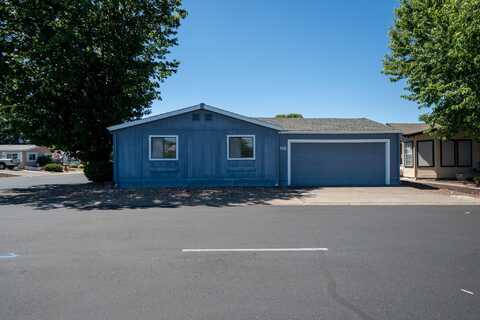 555 Freeman Road, Central Point, OR 97502