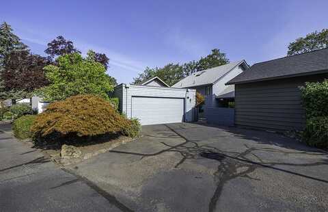 2663 Heritage Way, Medford, OR 97504