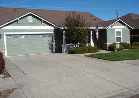 623 Cedarwood Drive, Eagle Point, OR 97524