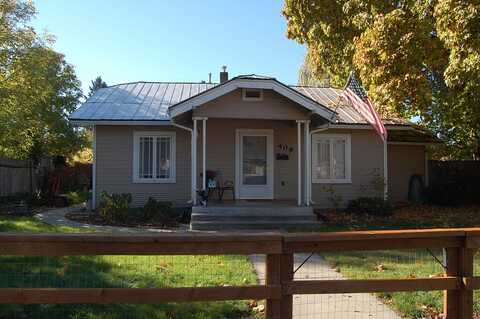 409 SE J Street, Grants Pass, OR 97526