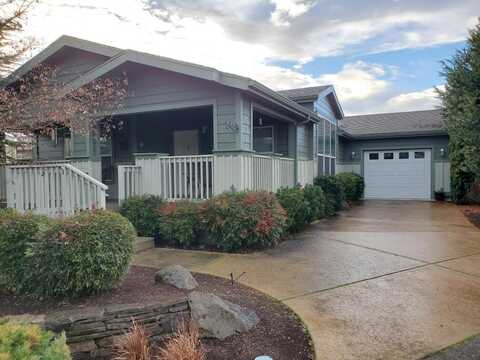 776 Westlake Drive, Grants Pass, OR 97526