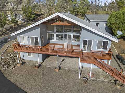 7431 Rogue River Drive, Shady Cove, OR 97539