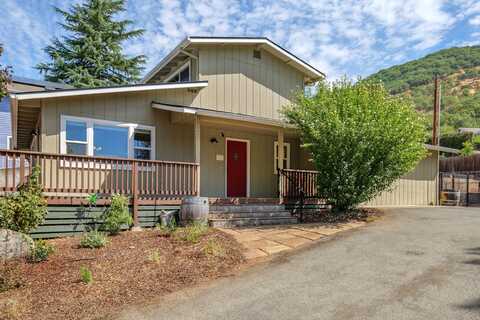 1165 NE Beacon Drive, Grants Pass, OR 97526