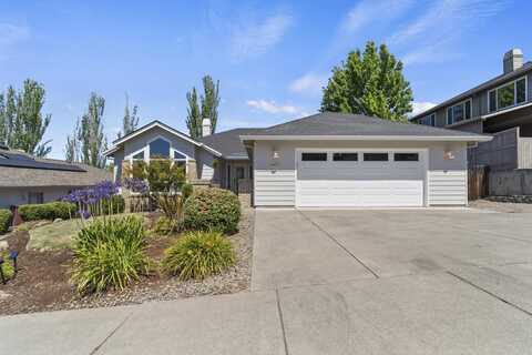 3387 Henderson Way, Medford, OR 97504