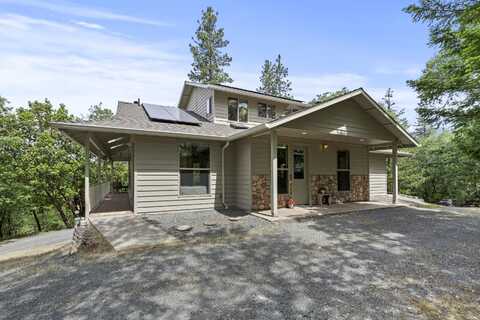 466 Three Pines Road, Grants Pass, OR 97526