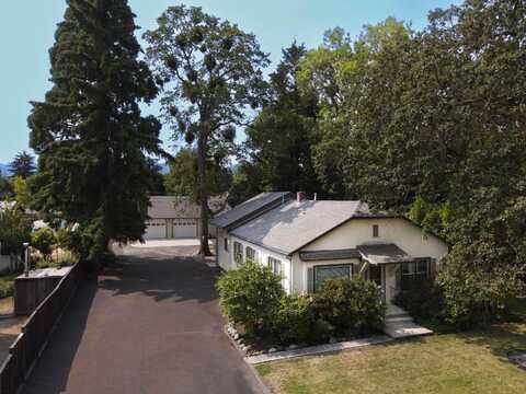 615 Oakdale Drive, Medford, OR 97501