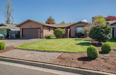 424 Coral Circle, Phoenix, OR 97535