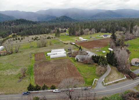 1205 Pine Grove Road, Rogue River, OR 97537