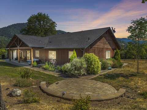 316 Beecher Road, Wolf Creek, OR 97497