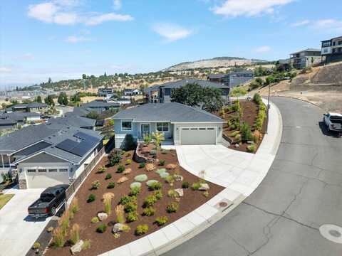 563 E La Strada Circle, Medford, OR 97504