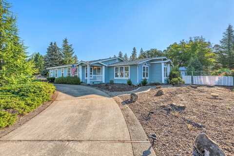 600 Deer Park Lane, Shady Cove, OR 97539