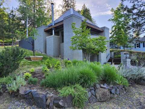 695 Liberty Street, Ashland, OR 97520