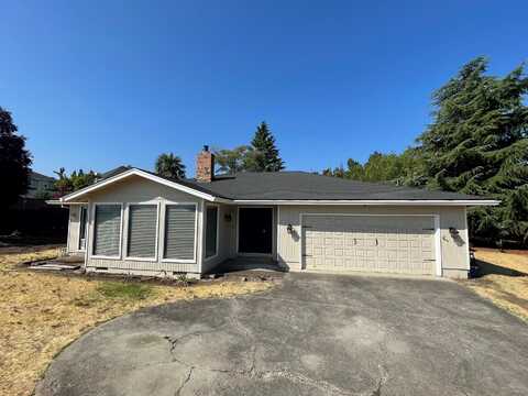 713 Pierce Road, Medford, OR 97504