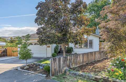 2870 Pinecrest Court, Medford, OR 97504