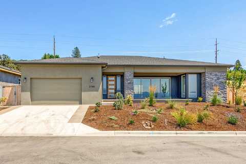 2788 High Cedars Lane, Medford, OR 97504