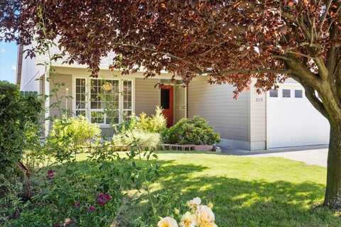 2774 Brookdale Drive, Central Point, OR 97502