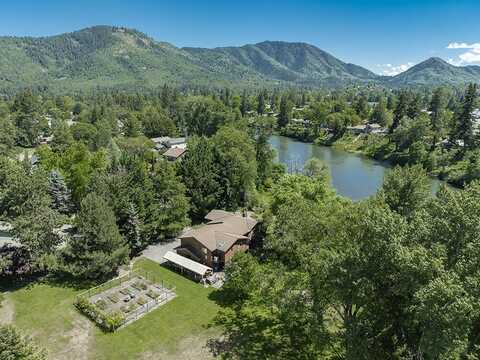 1058 SE Belle Aire Drive, Grants Pass, OR 97526