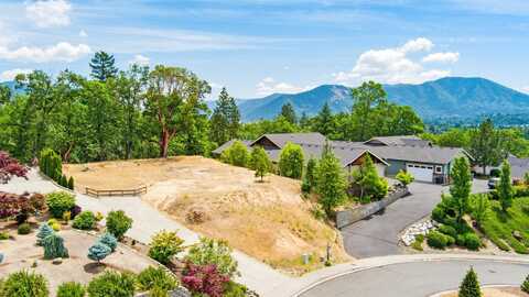 166 NW Native Run Loop, Grants Pass, OR 97526