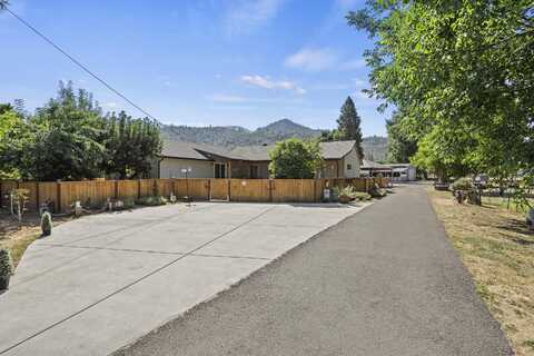 2951 Rogue River Highway, Gold Hill, OR 97525