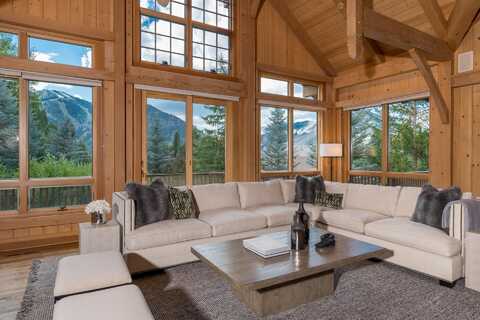 133 Saddle Rd, Ketchum, ID 83340