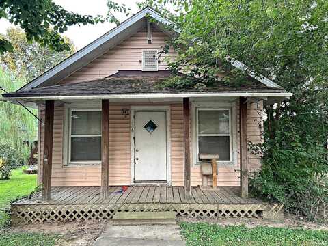 226 S Mulberry Street, Oakland City, IN 47660