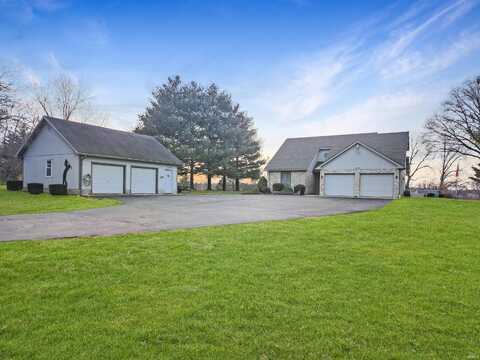 5845 N Golf Course Road, Bicknell, IN 47512