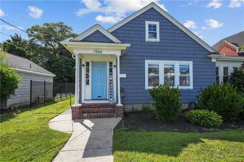 1566 Lonsdale Avenue, Lincoln, RI 02865