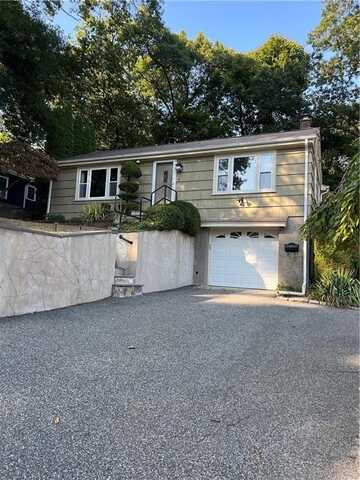 13 Williams Street, Lincoln, RI 02865