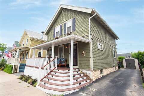 32 Hammond Street, Newport, RI 02840