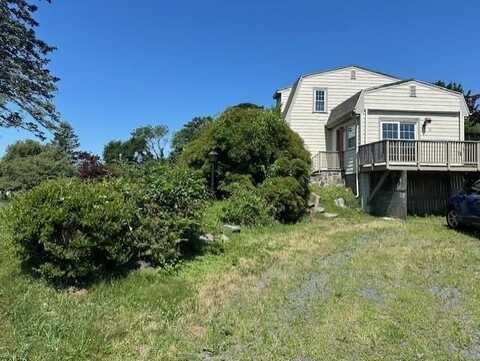 32 Arrowhead Drive, Tiverton, RI 02878