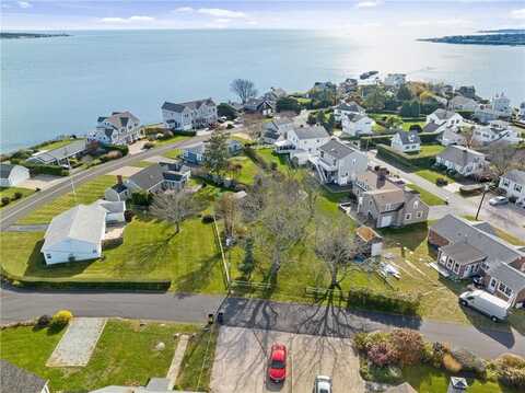 21 Namcook Road, Narragansett, RI 02882