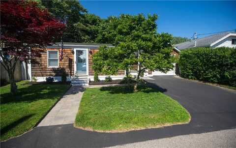 28 Crest Street, Middletown, RI 02842