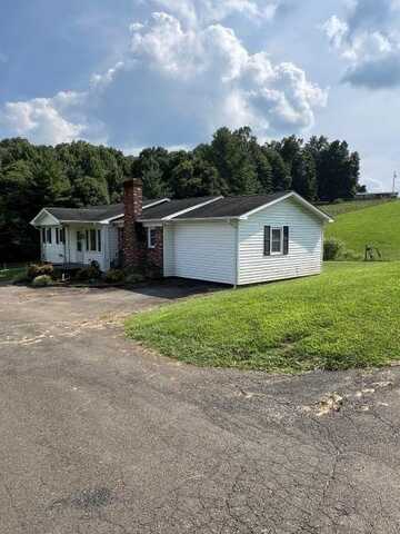 3066 Creekview Dr, Galax, VA 24333