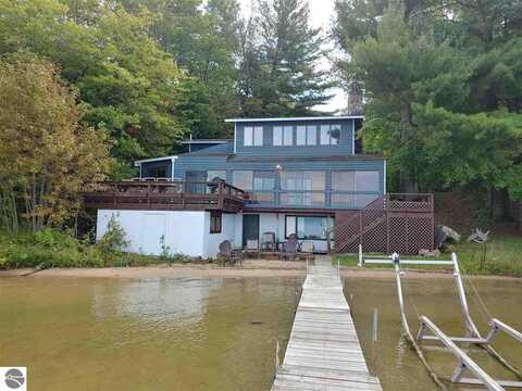 639 N South Long Lake Road, Traverse City, MI 49685