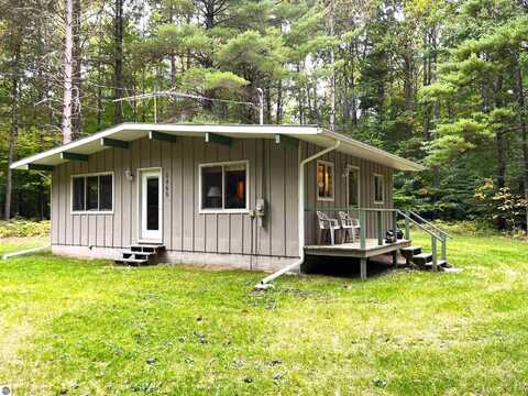 8460 Karlin Road, Interlochen, MI 49620