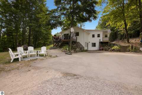 7870 E Obrien Road, Lake Leelanau, MI 49653