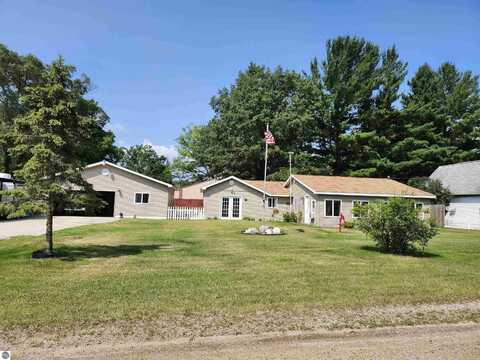 6615 N Ridge Road, Harrison, MI 48625