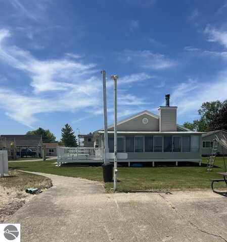 10360 West Shore Drive, Houghton Lake, MI 48629