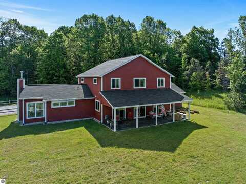 5885 Hainey Lane, Traverse City, MI 49684