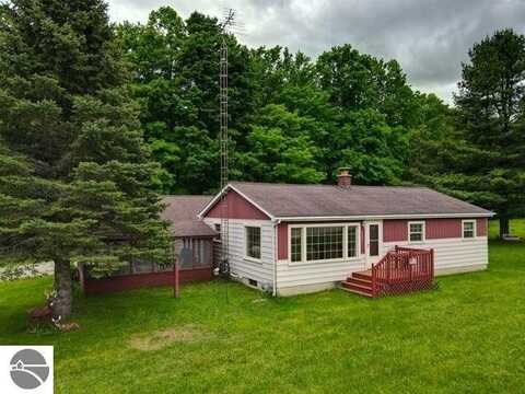 23981 M-32, Hillman, MI 49746