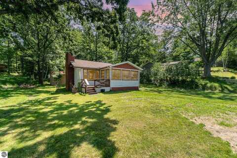 454 Everett Trail, Hale, MI 48739