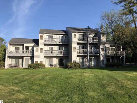 5600 Creeks Crossing, Williamsburg, MI 49690