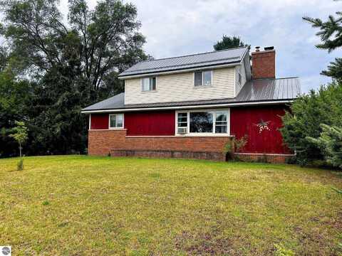 10963 N Glass Road, Farwell, MI 48622