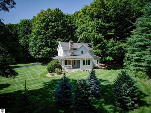 9601 E Stonehouse Road, Suttons Bay, MI 49682