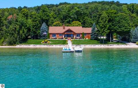 1564 N West Bay Shore Drive, Suttons Bay, MI 49682