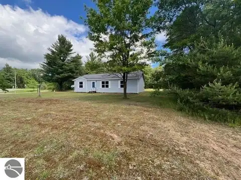 5115 S Dickerson Road, Lake City, MI 49651