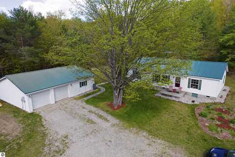 4157 N Sharon Road, SE, Kalkaska, MI 49646